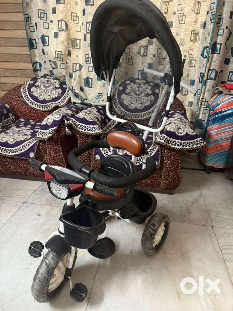 Kids tricycle like new not used , panda car with music n kick wheel sc