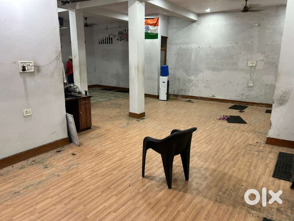 100 gaj hall on 1st floor for rent (on 1st floor)