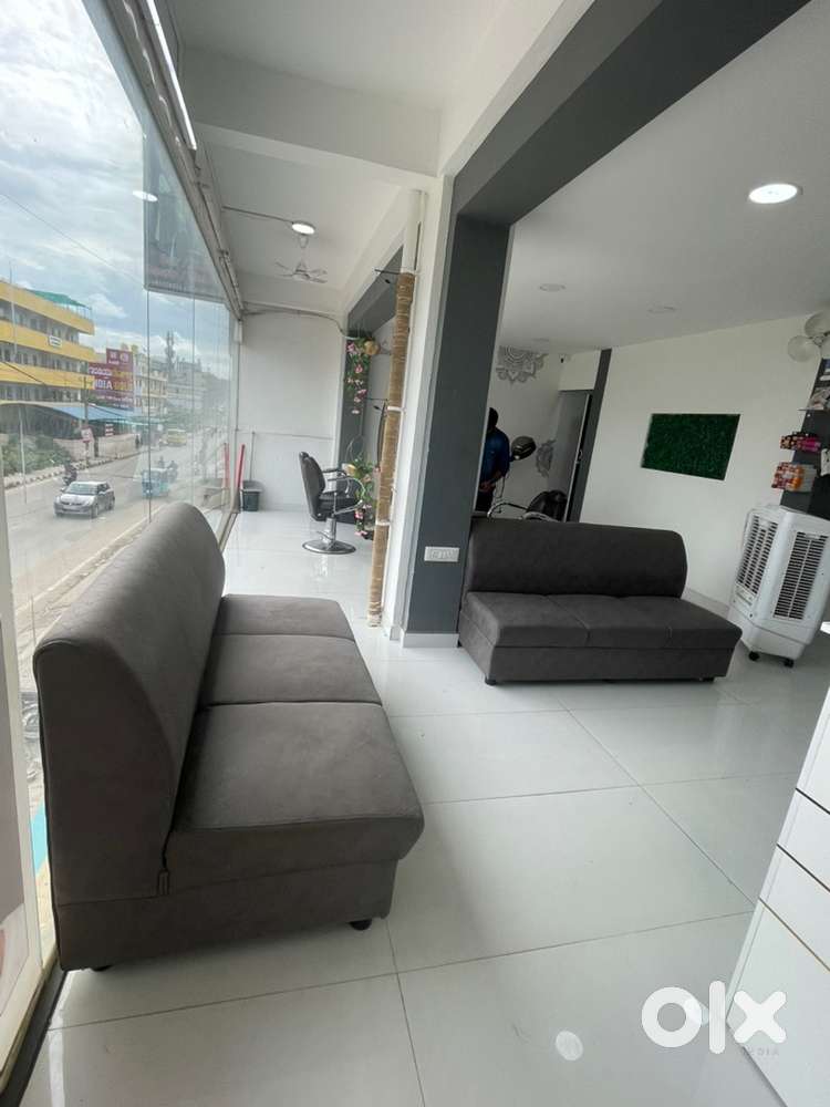 Unisex salon for sale