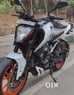 KTM DUKE 200CC ABS BSVI MODEL 02/02/2022 COLOR CEMIRAC WHITE