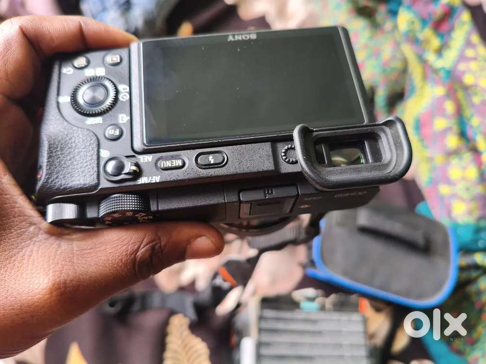 Sony 6400 4 k camera 2 year old