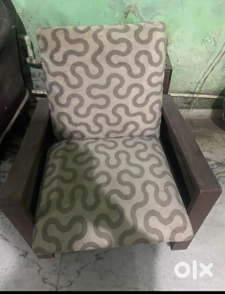 Very comfortable sofa and cushions are comfortable