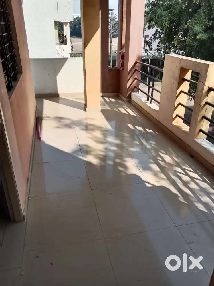 1 BHK Semi Furnished indipendent house at 1st floor for rent.