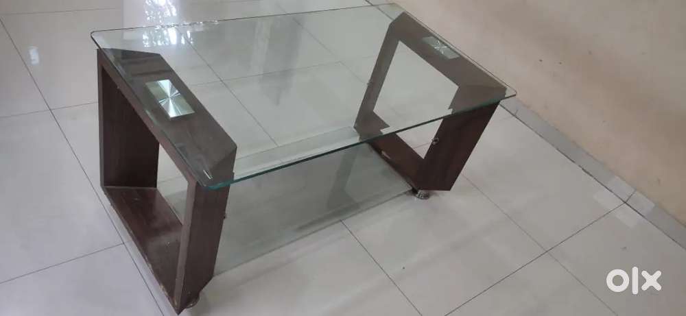 Glass teapoy