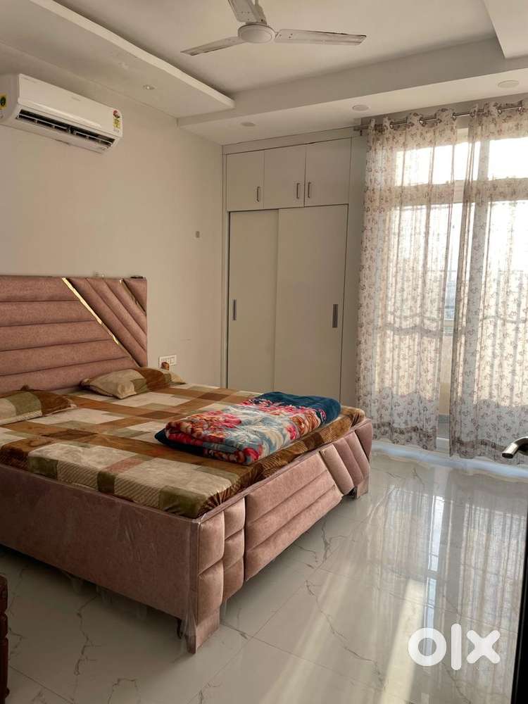 Female required on rent / 1 room sharing in 2bhk with girl