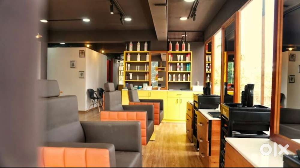 Top Rated unisex Salon for Sale