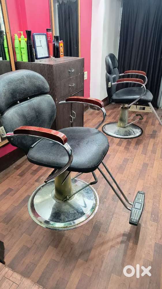 Beauty parlour furniture