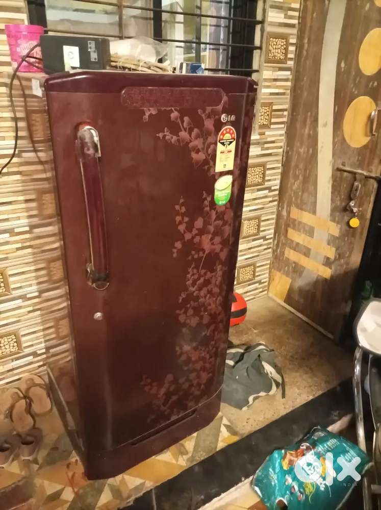 Selling LG fridge 210 litres