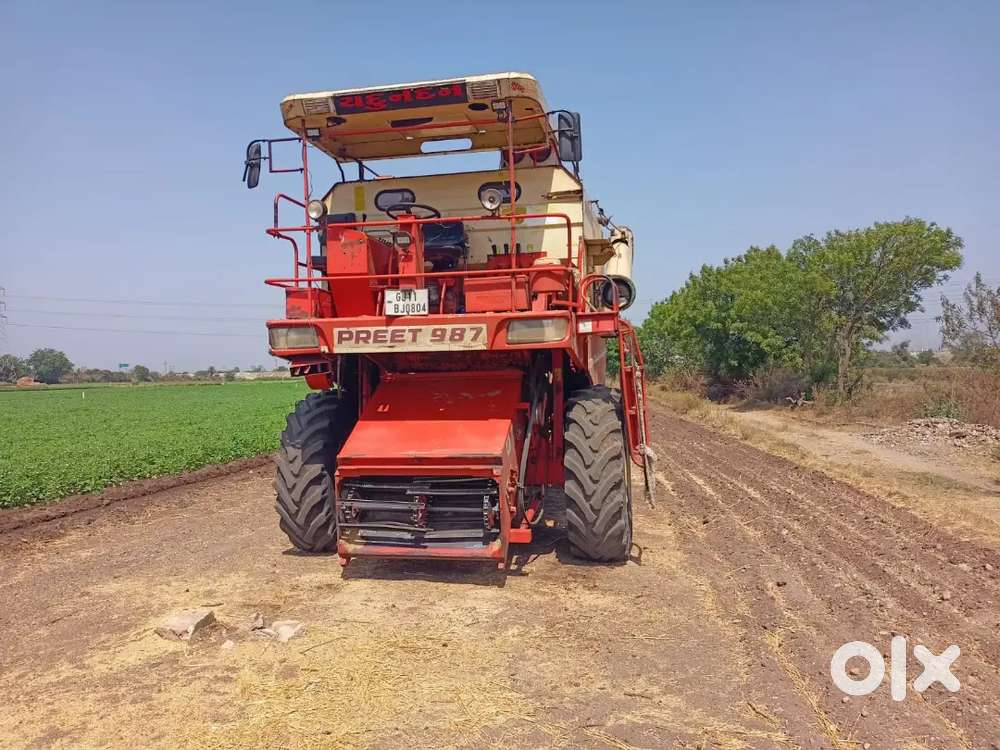 Preet combine harvester
