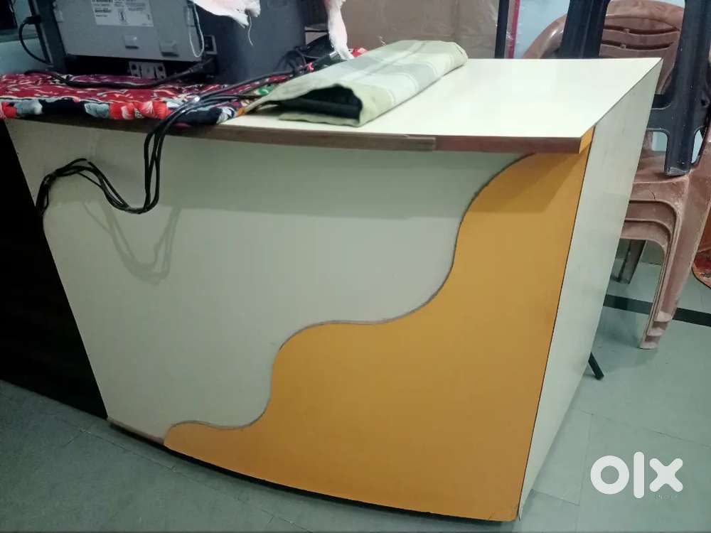 Shop counter table