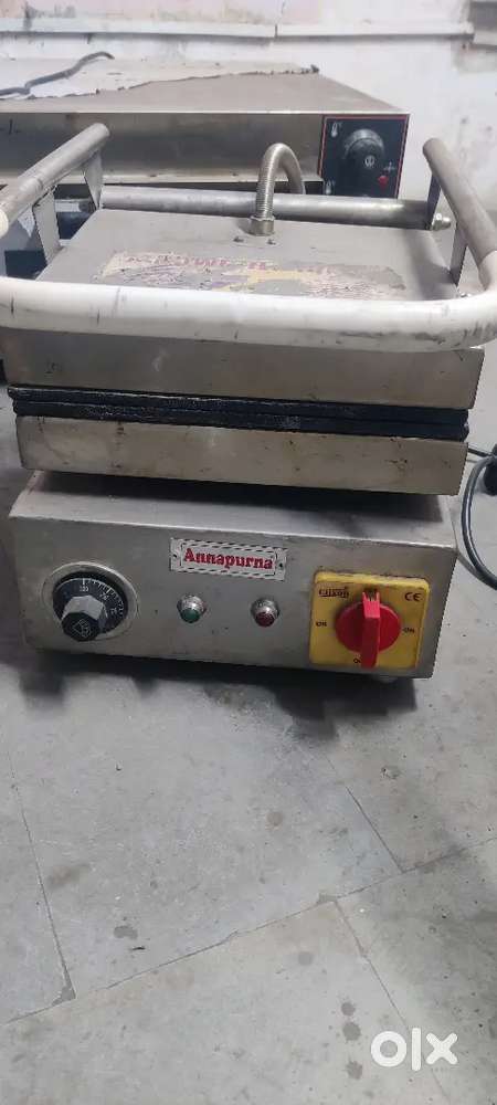 Sandwich griller and pizza oven