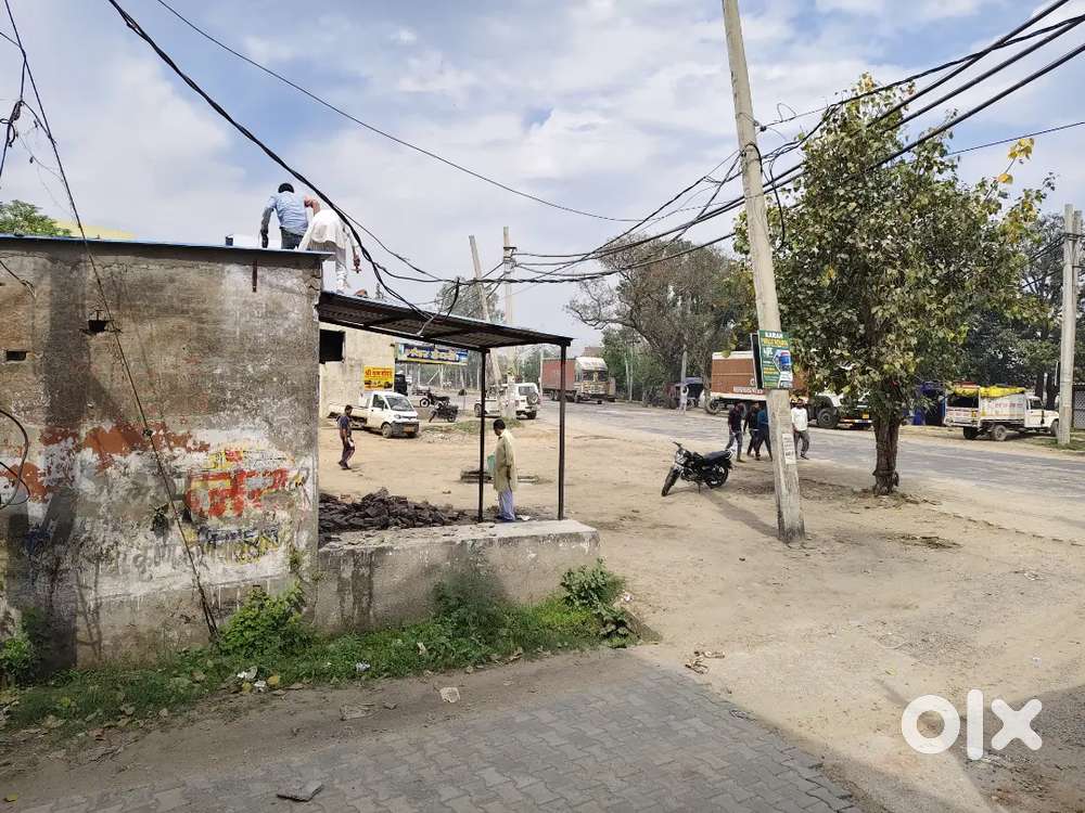 BARWALA DERABASSI ROAD SHOWROOM PLOT