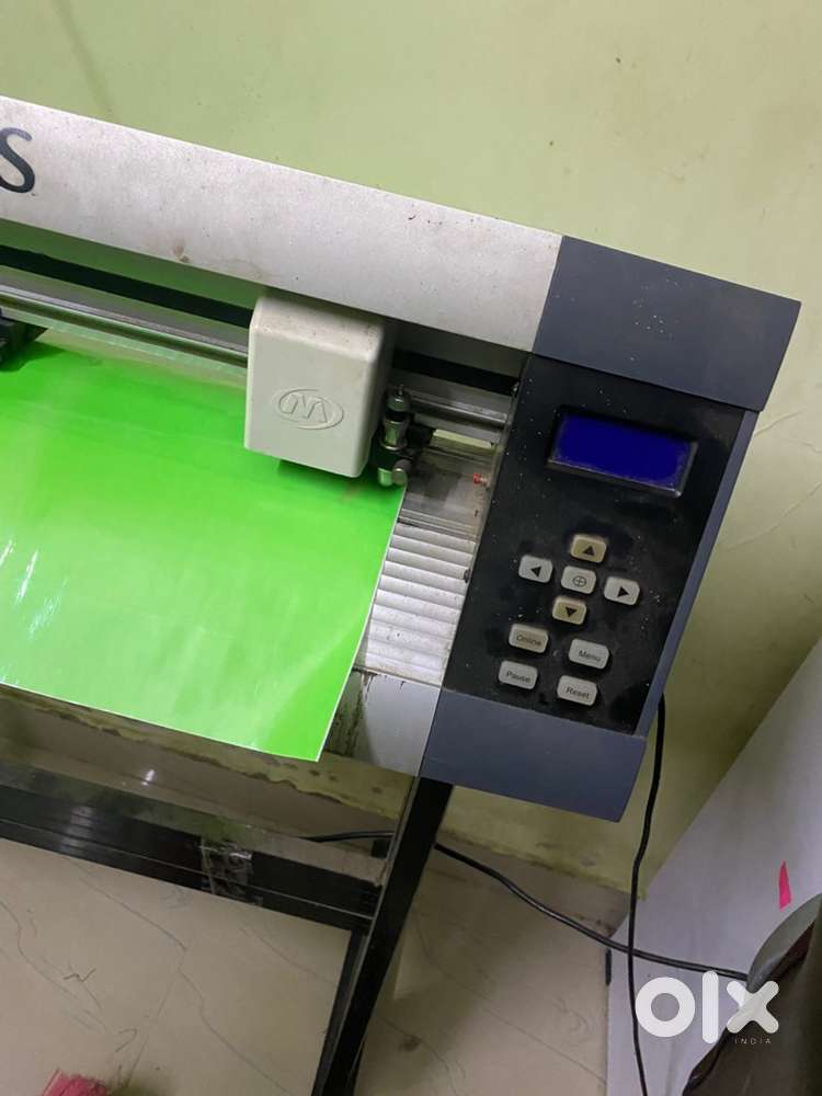 Plotting cutting machine