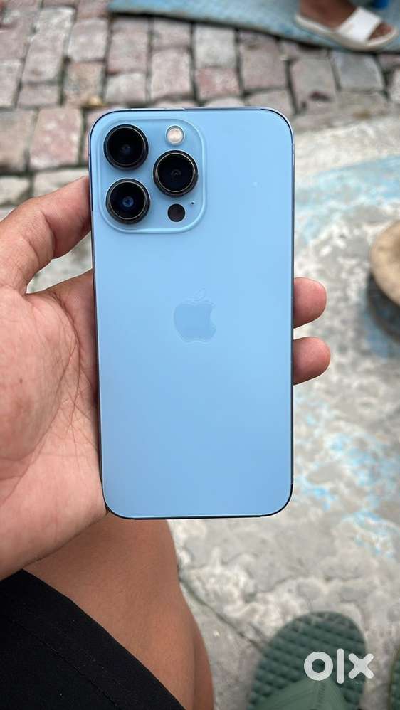Iphone 13 pro sky blue