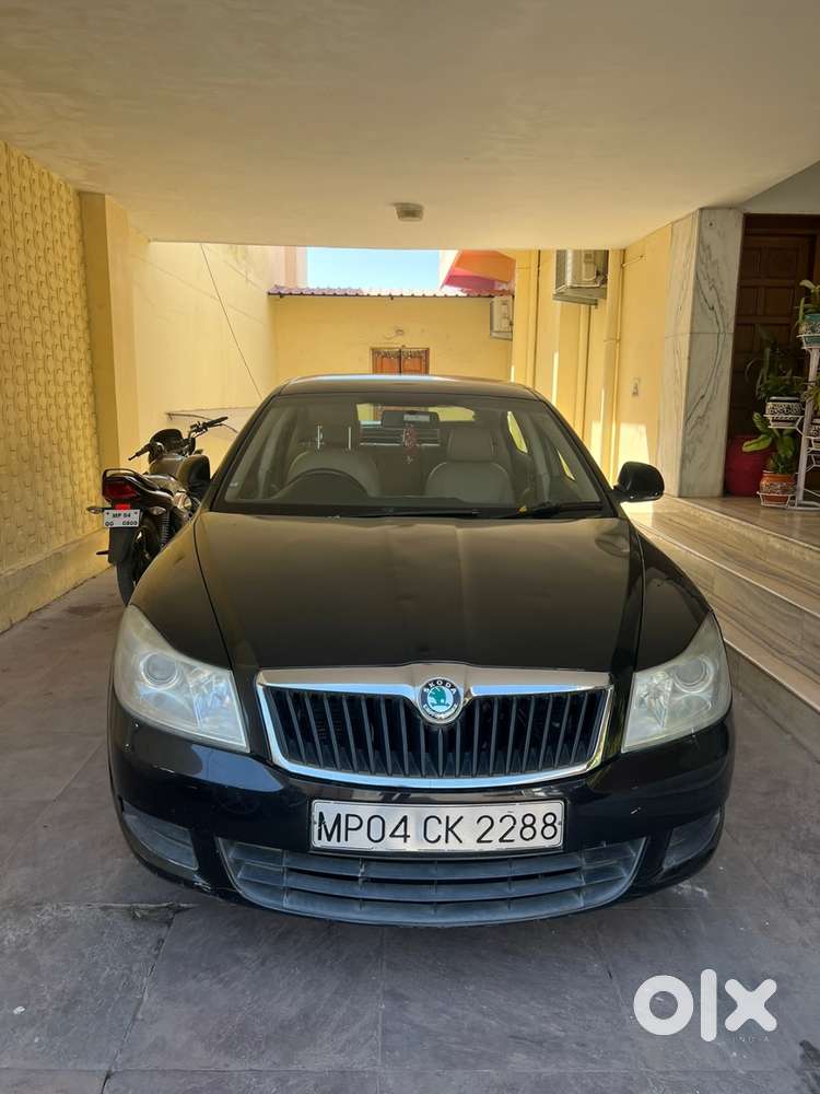 Skoda Laura 2012 Petrol 105000 Km Driven