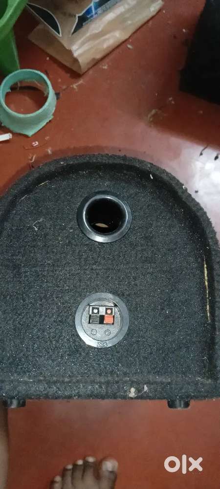 6 inc sub woofer,and two twitter ,strong bass