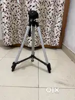 Trypod stand with ring light