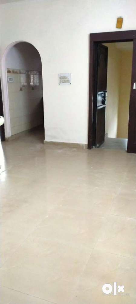 2 bhk floor for rent unfurnished in rohini sec-11