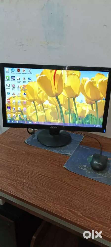 Computer with all accessories and Table