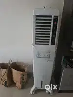 Selling Water cooler and IKEA table together