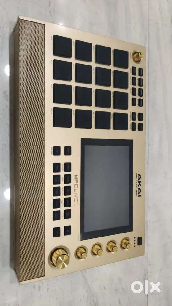 Akai MPC live 2 Gold edition