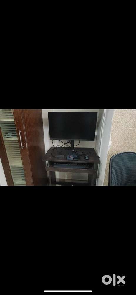 Benq monitor  tabel & chair