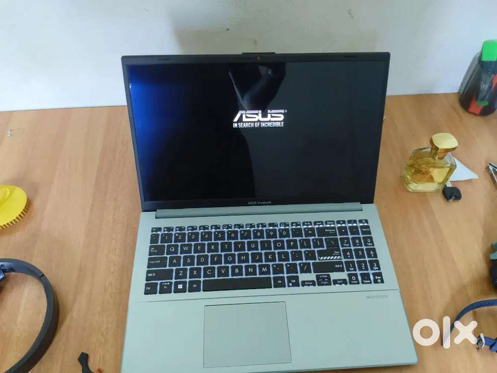 Asus vivobook go 15 Amoled screen 8 gb Ram 512 gb ssd  jan 2025model