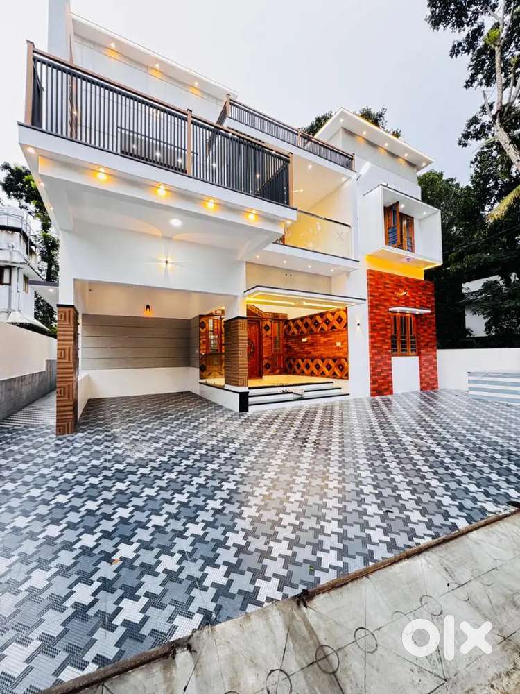 6cent 5bhk 2800sq Thirumala ThachottukavuTvm