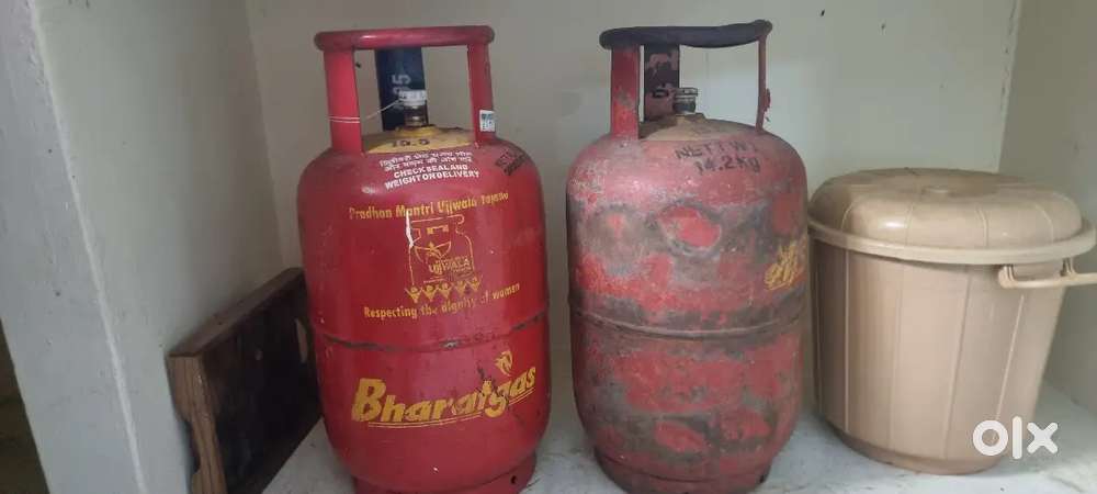 Baharat Empty Gas cylinder   14.2kg 2(two) rs 5000