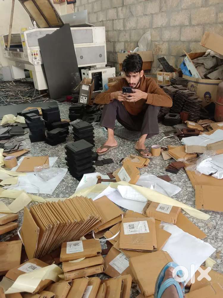 Packing work छोटे फ्रेम पैक करने हैं। हलका काम हैं, बैठ के करना है,