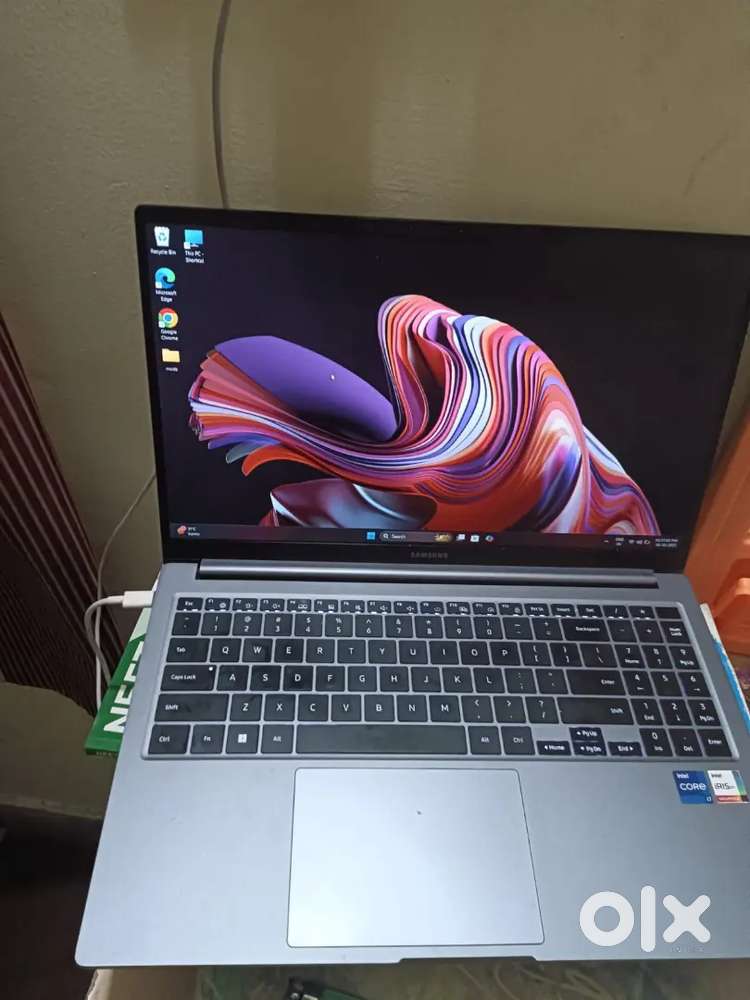 Samsung book 4 i7 processor 2 month old ok condition laptop