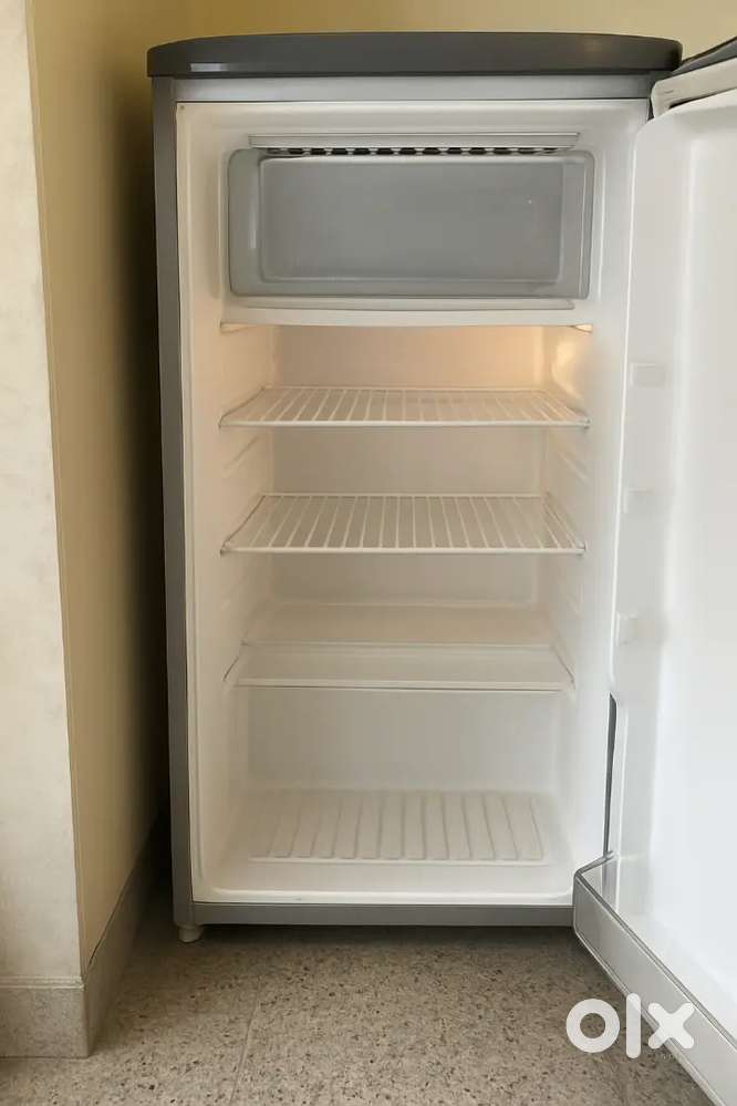 Fridge in good condition sungle door