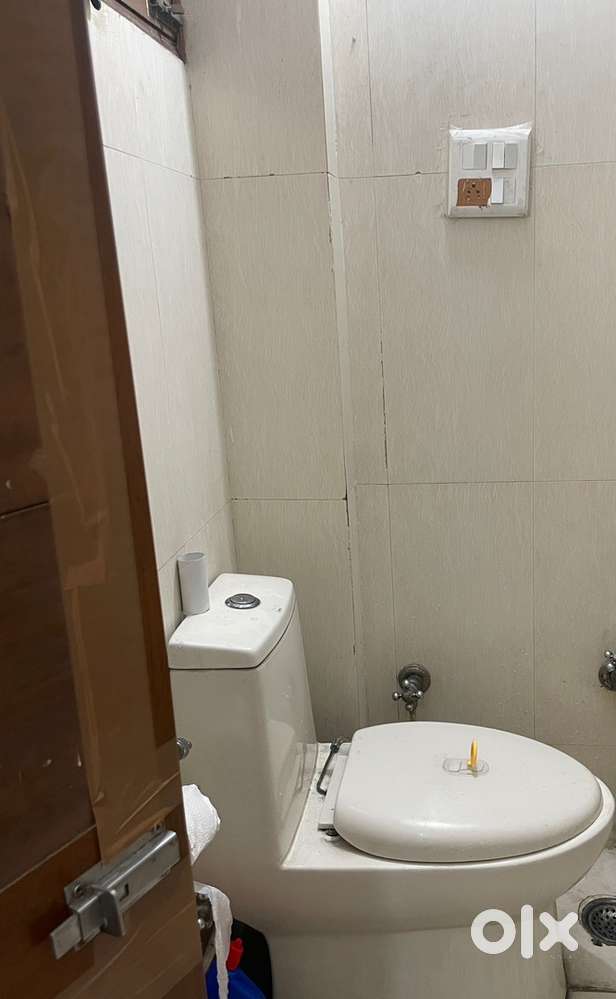 1 Room Available in 3BHK  From 15th Nov(Females only)