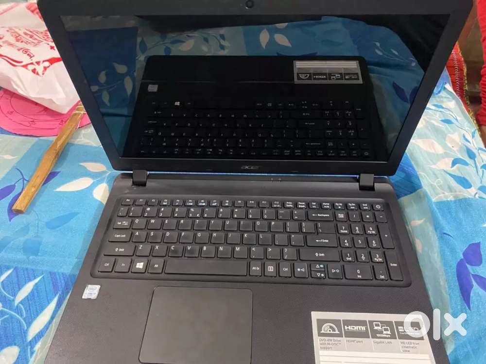 Aspire ES1-572 laptop