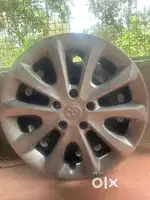 GENUINE TOYOTA HYRYDER AUTHORISED UNUSED WHEEL CAP 17 inches =4 pieces
