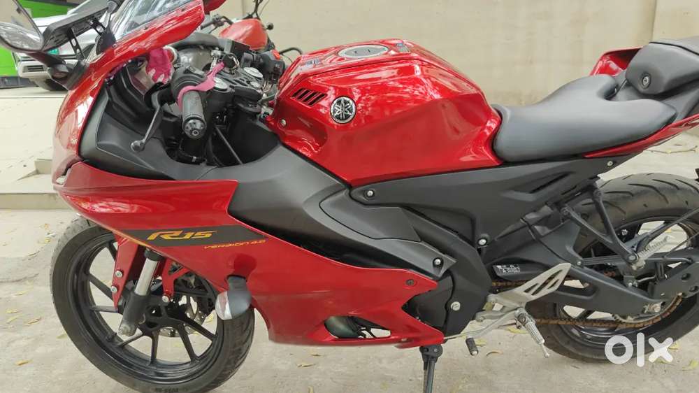 Yamaha R15 V4