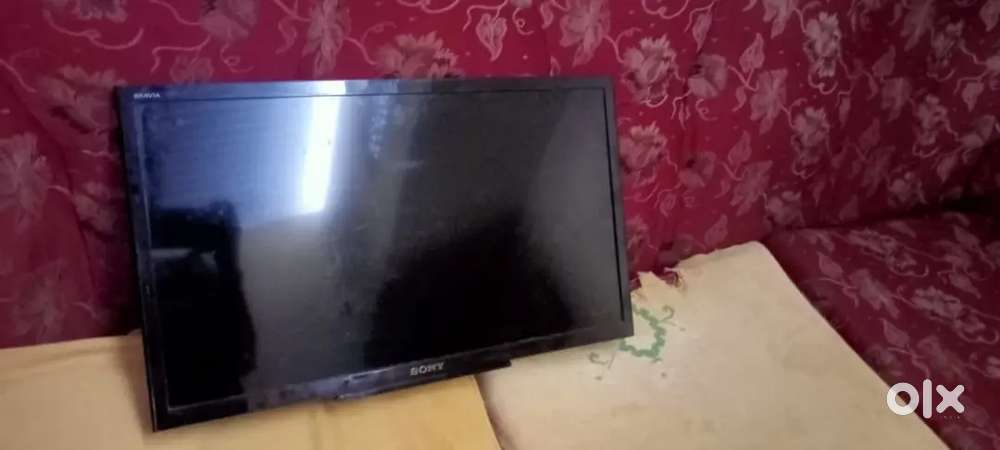 Sony  24 display crack