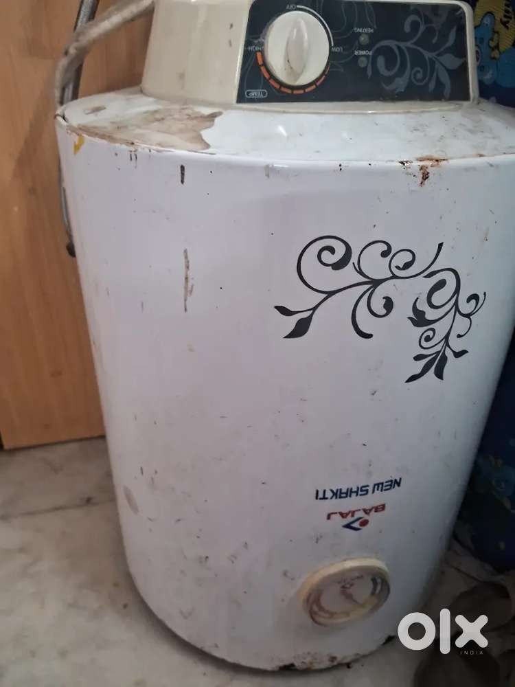 Bajaj water heater 25 liters rupee 4000