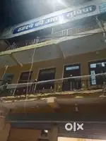होटल की साफ सफाई हेतु लड़का ।।