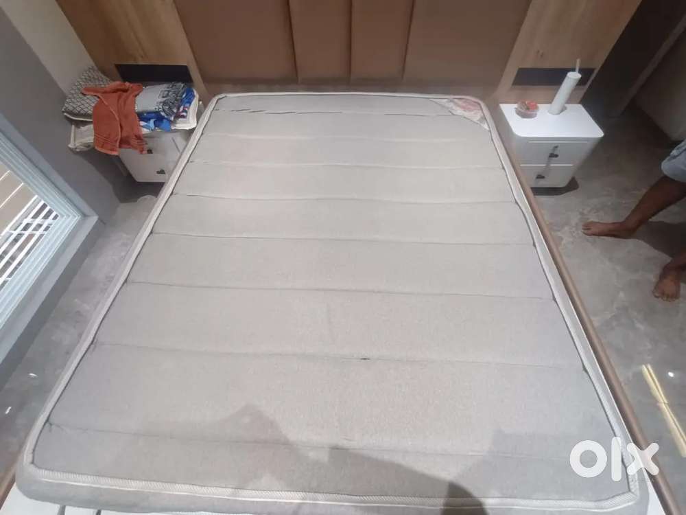 Kurlon 6x5 ft Grey Mattress – Excellent Condition ₹2500