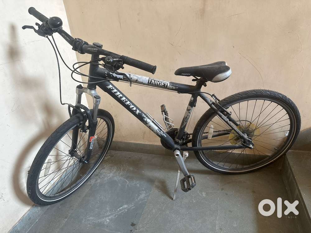 Sleek, black colour cycle