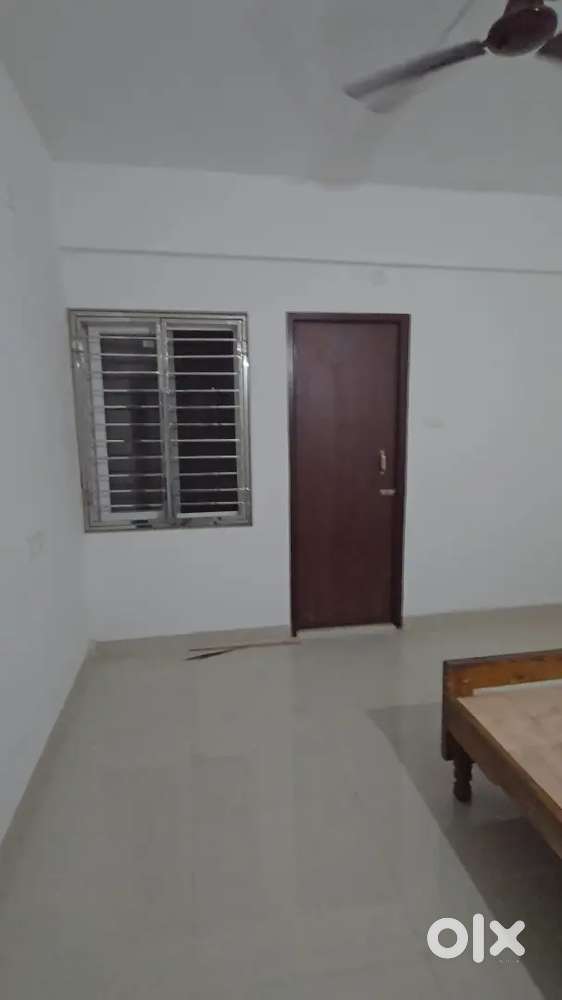 Need 1 boy sharing roommate