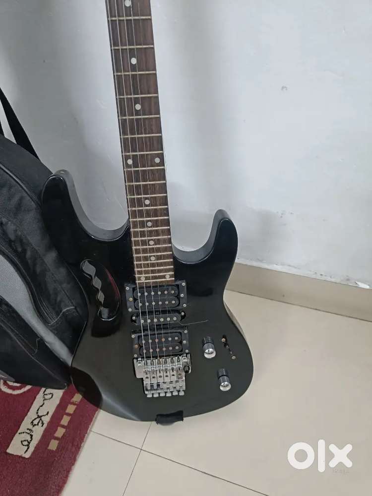 Electric Guitar with Power Amplifier