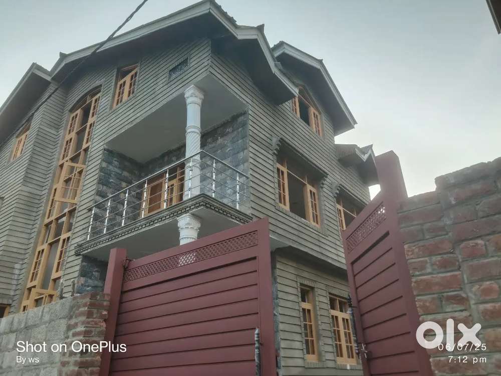 2 min walking distance from main road.