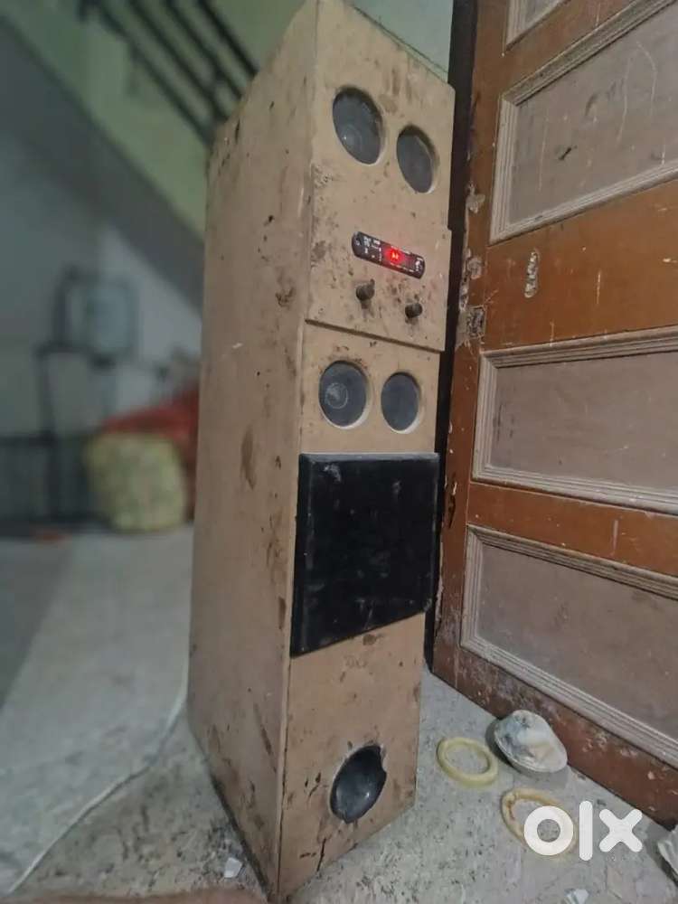 Tower speaker 100 watt good condition