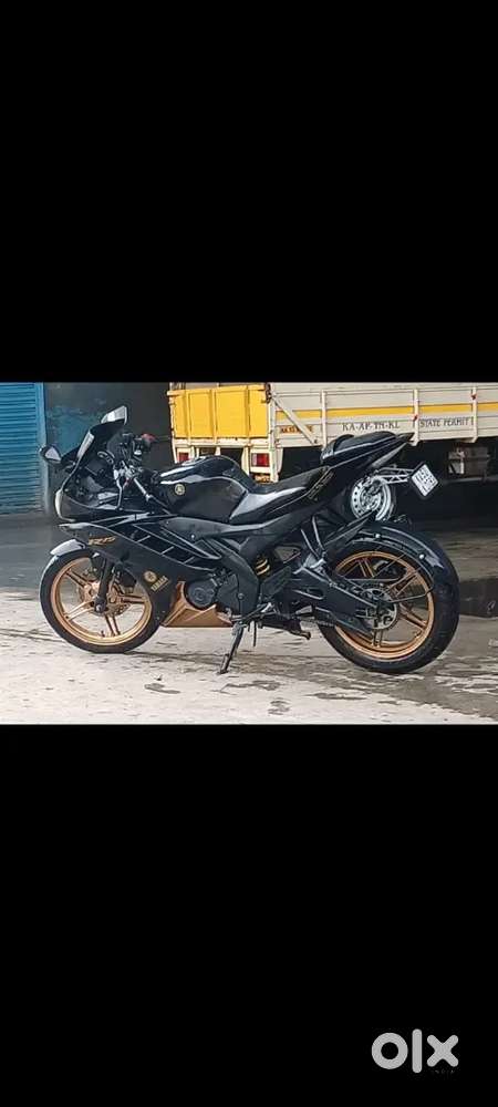 Yamaha R15 V2