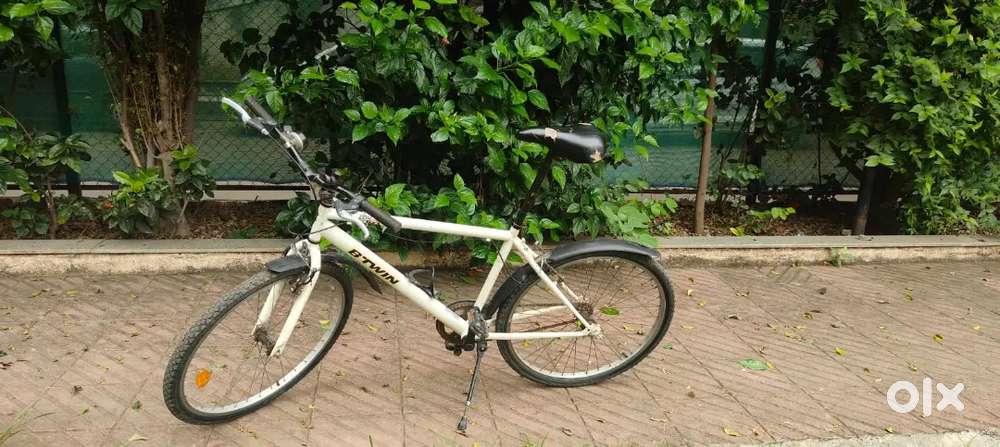 BTwin White Cycle – Excellent Condition