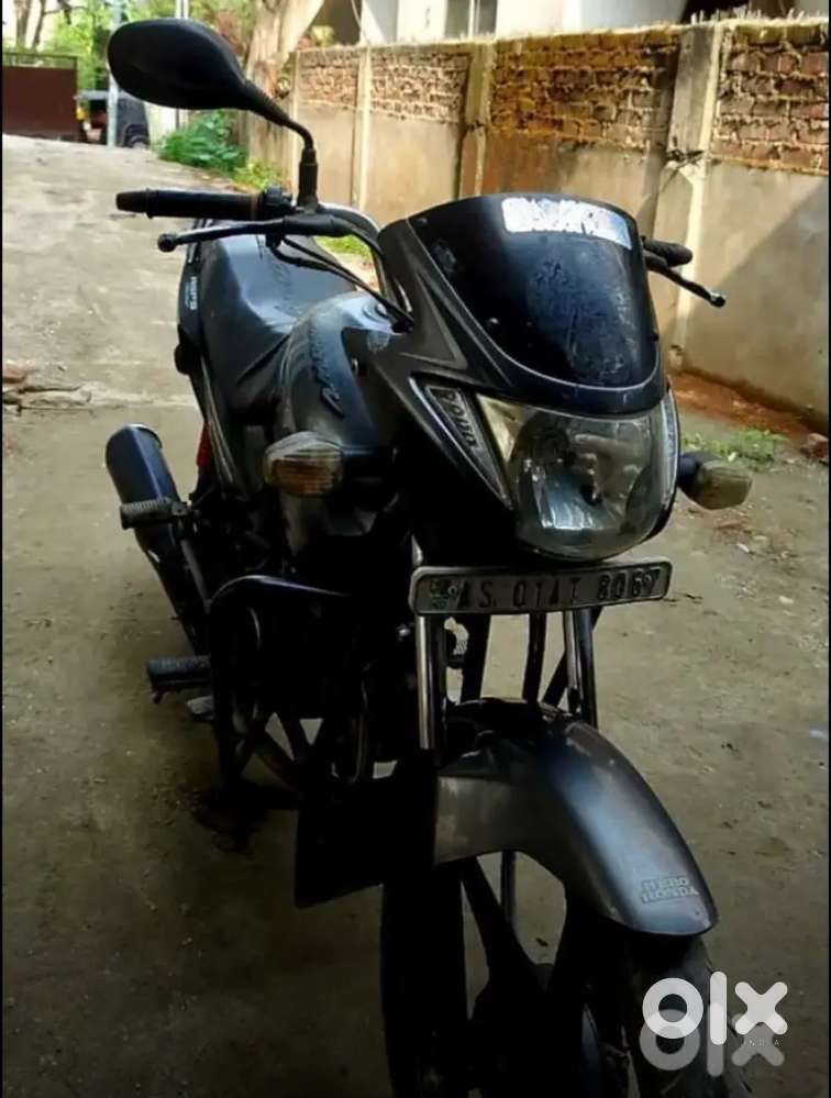Hero Glamour bike is in showroom condition. Bit negotiable
