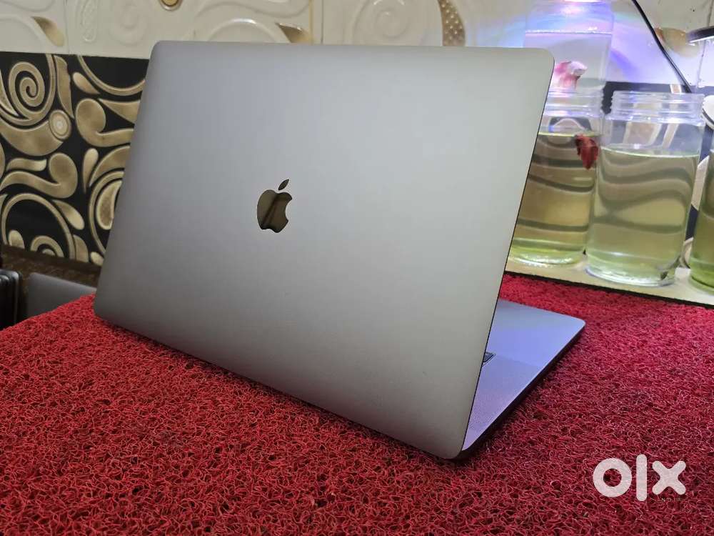 Apple Macbook Pro i7/16/256gb SSD 5.5gb Graphics 15inch Retina Display