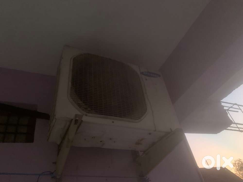 AC WORKING IN GOOD CONDITION